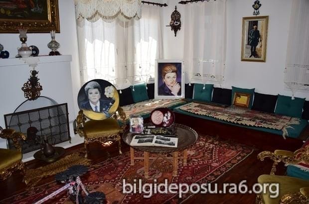 - Bilgideposu Zeki Müren Sanat Galerisi