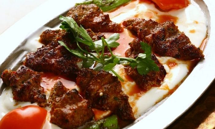 Yoğurtlu Şiş Kebabı