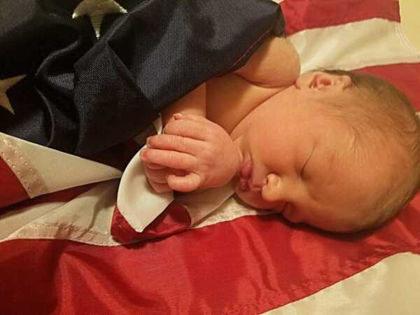 Newborn sleep without swaddling